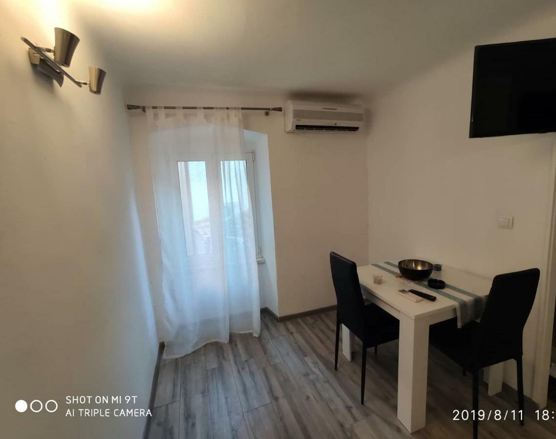 Apartament Cres Eksteriør bilde